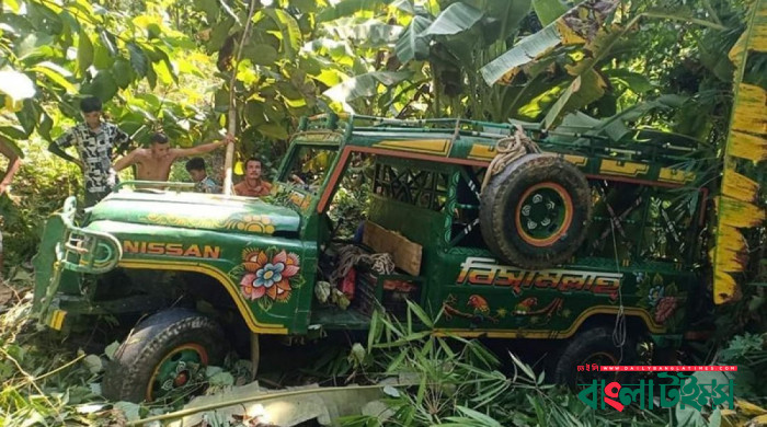 রাঙামাটিতে পাহাড়ের খাদে পড়ল চাঁদের গাড়ি, নিহত ২